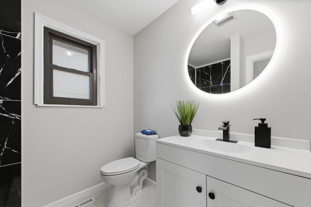 2540 N Claiborn Cir, Wichita, KS 67226