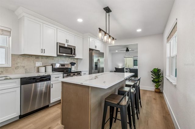 2844 30TH AVENUE N, St Petersburg, FL 33713