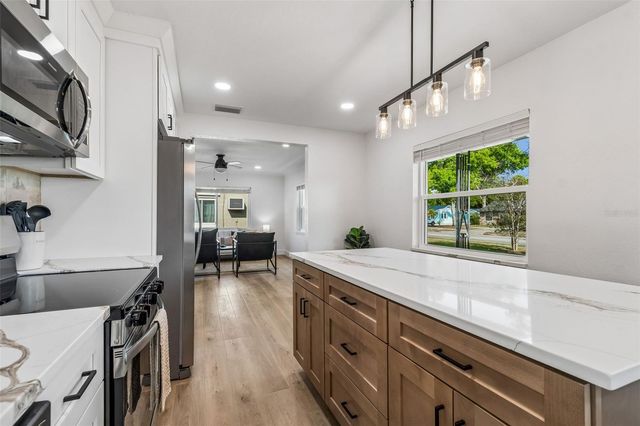 2844 30TH AVENUE N, St Petersburg, FL 33713