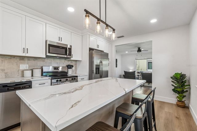 2844 30TH AVENUE N, St Petersburg, FL 33713