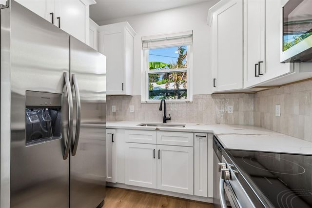 2844 30TH AVENUE N, St Petersburg, FL 33713