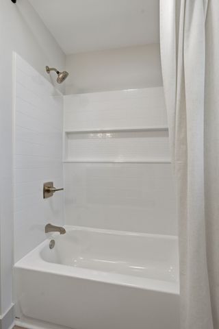 230 S Valley Rd, Hendersonville, TN 37075