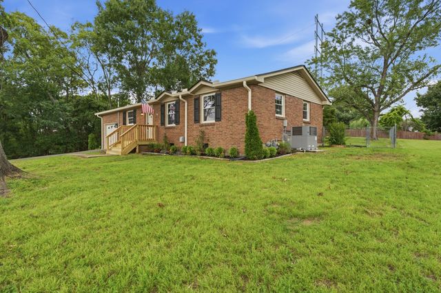 230 S Valley Rd, Hendersonville, TN 37075