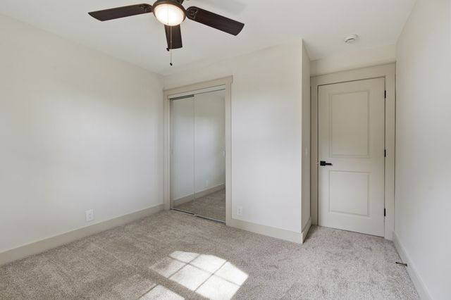 230 S Valley Rd, Hendersonville, TN 37075