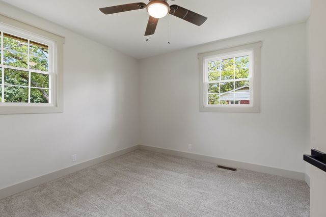 230 S Valley Rd, Hendersonville, TN 37075