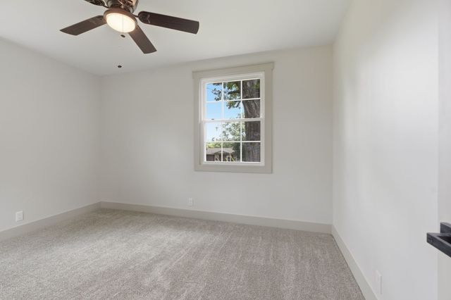 230 S Valley Rd, Hendersonville, TN 37075