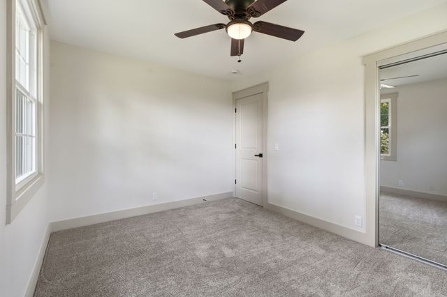 230 S Valley Rd, Hendersonville, TN 37075