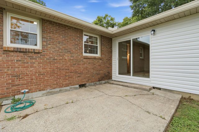 230 S Valley Rd, Hendersonville, TN 37075