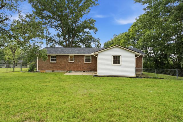 230 S Valley Rd, Hendersonville, TN 37075
