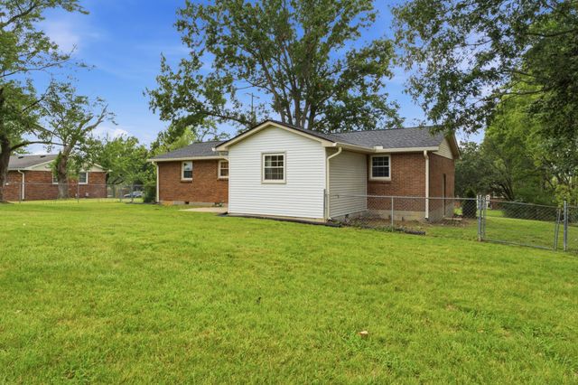 230 S Valley Rd, Hendersonville, TN 37075