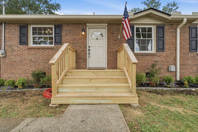 230 S Valley Rd, Hendersonville, TN 37075