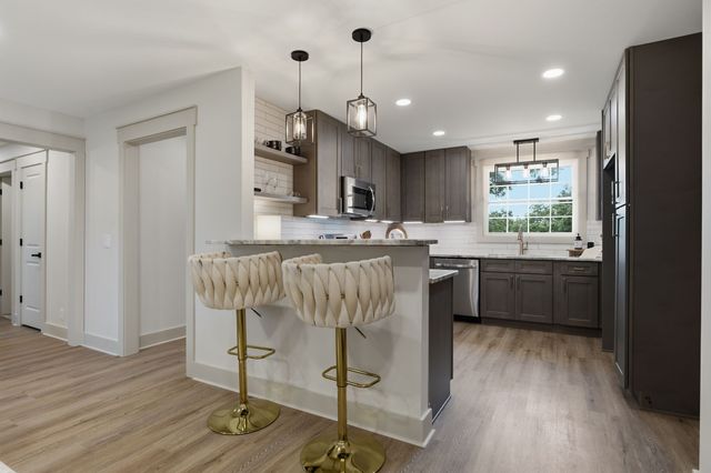 230 S Valley Rd, Hendersonville, TN 37075