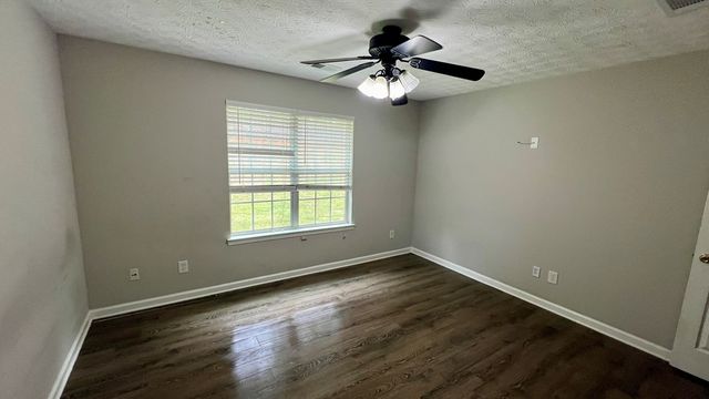 195 Creekside Drive, Grantville, GA 30220