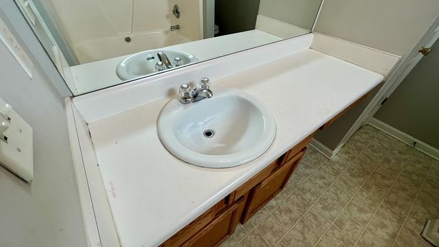 195 Creekside Drive, Grantville, GA 30220