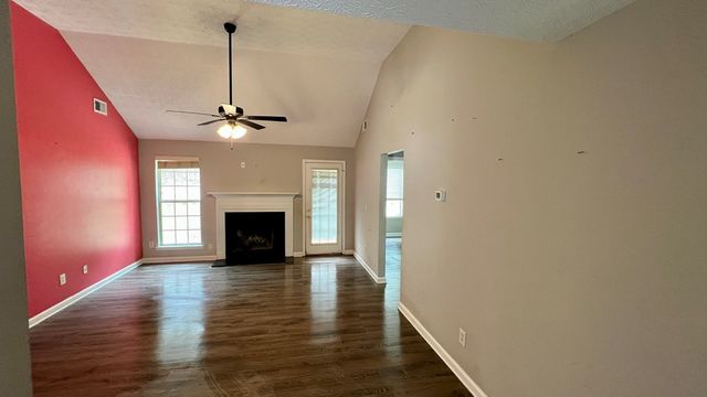 195 Creekside Drive, Grantville, GA 30220