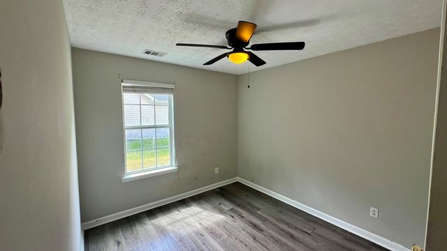 195 Creekside Drive, Grantville, GA 30220