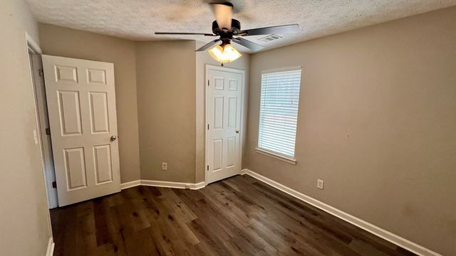 195 Creekside Drive, Grantville, GA 30220