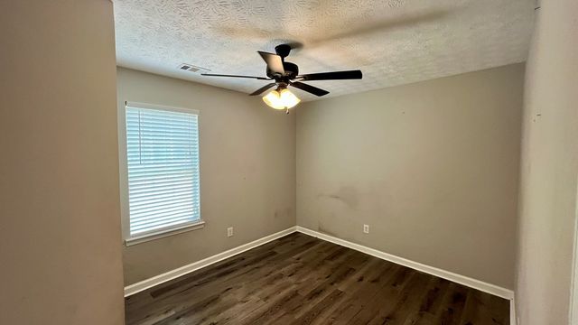 195 Creekside Drive, Grantville, GA 30220