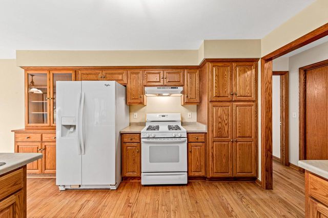 W270N2568 Orchard LANE, Pewaukee, WI 53072