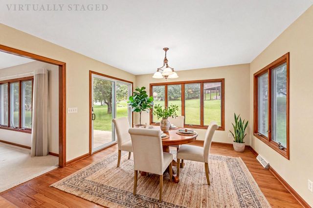 W270N2568 Orchard LANE, Pewaukee, WI 53072