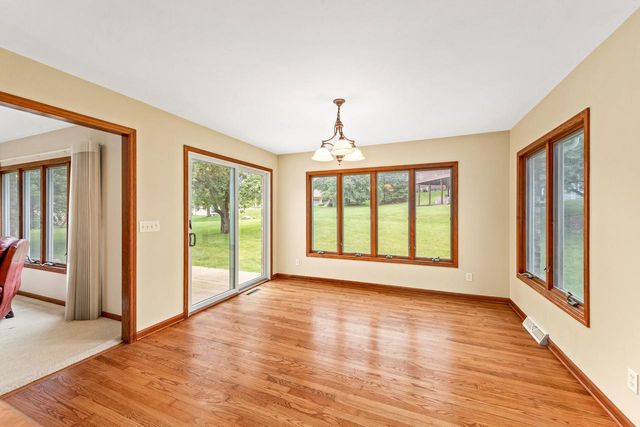 W270N2568 Orchard LANE, Pewaukee, WI 53072