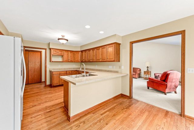 W270N2568 Orchard LANE, Pewaukee, WI 53072