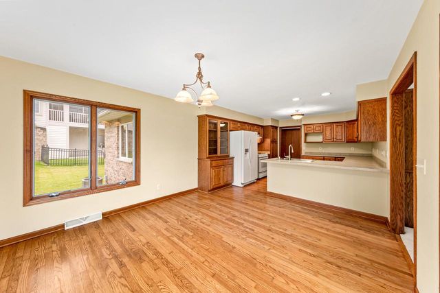 W270N2568 Orchard LANE, Pewaukee, WI 53072