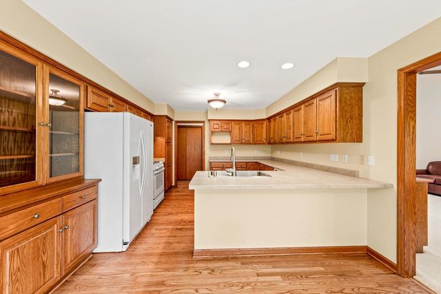 W270N2568 Orchard LANE, Pewaukee, WI 53072