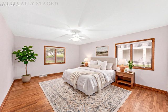 W270N2568 Orchard LANE, Pewaukee, WI 53072