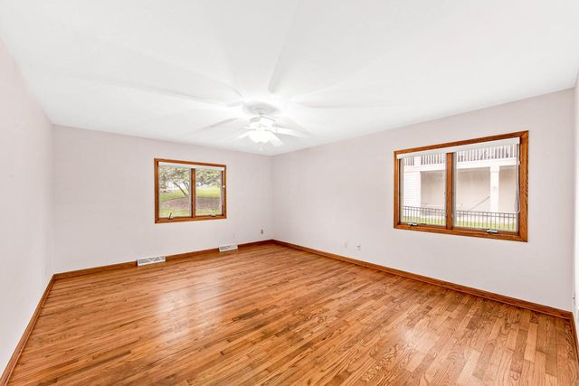 W270N2568 Orchard LANE, Pewaukee, WI 53072