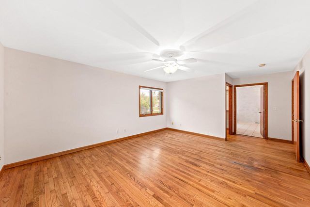 W270N2568 Orchard LANE, Pewaukee, WI 53072