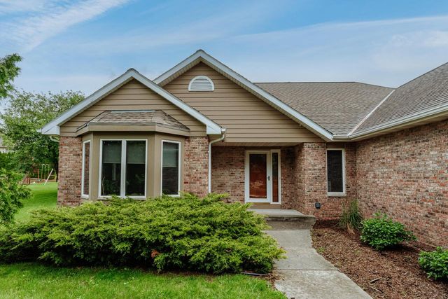 W270N2568 Orchard LANE, Pewaukee, WI 53072