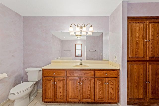 W270N2568 Orchard LANE, Pewaukee, WI 53072