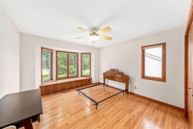 W270N2568 Orchard LANE, Pewaukee, WI 53072