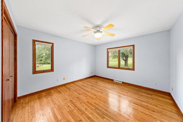 W270N2568 Orchard LANE, Pewaukee, WI 53072