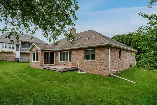 W270N2568 Orchard LANE, Pewaukee, WI 53072