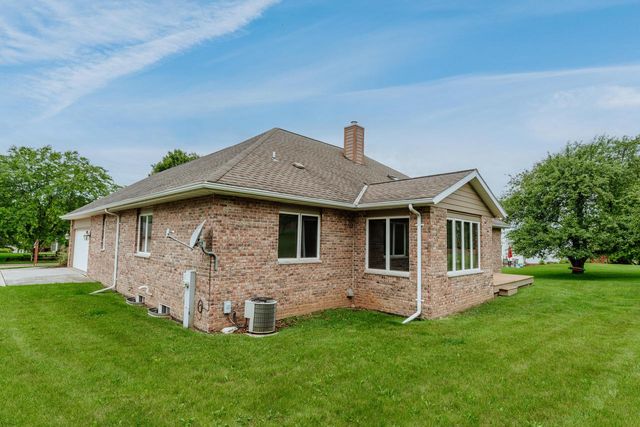 W270N2568 Orchard LANE, Pewaukee, WI 53072