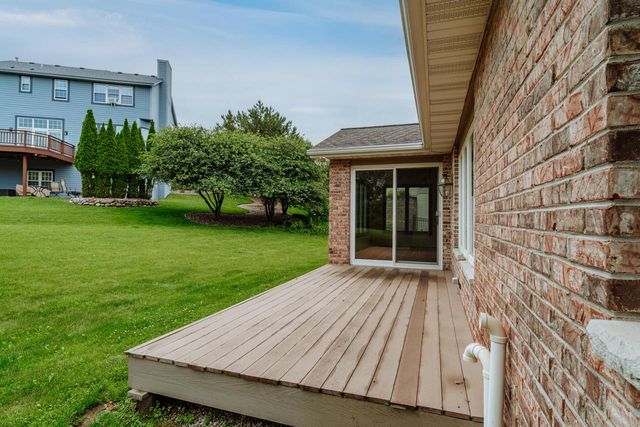 W270N2568 Orchard LANE, Pewaukee, WI 53072
