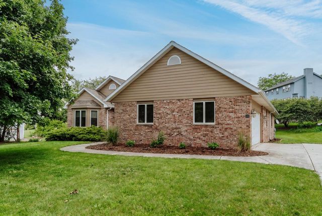 W270N2568 Orchard LANE, Pewaukee, WI 53072