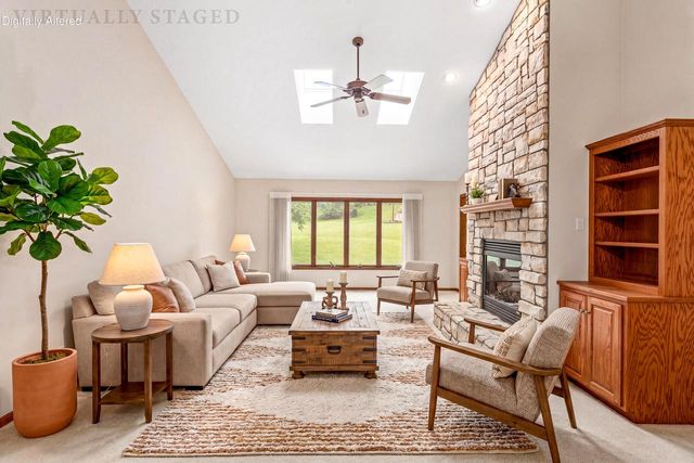 W270N2568 Orchard LANE, Pewaukee, WI 53072