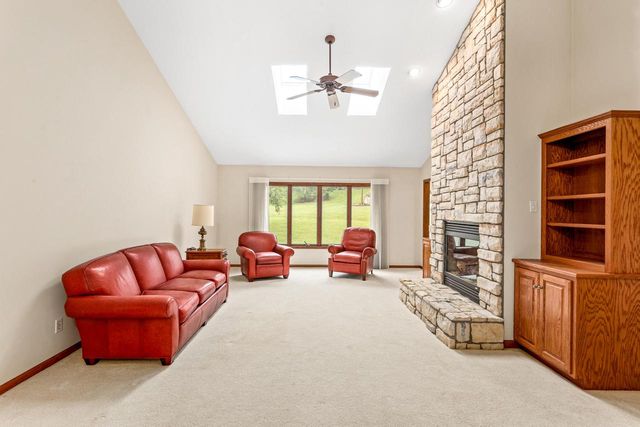 W270N2568 Orchard LANE, Pewaukee, WI 53072