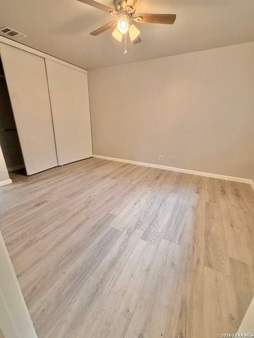 838 Big Sky Dr, San Antonio, TX 78245