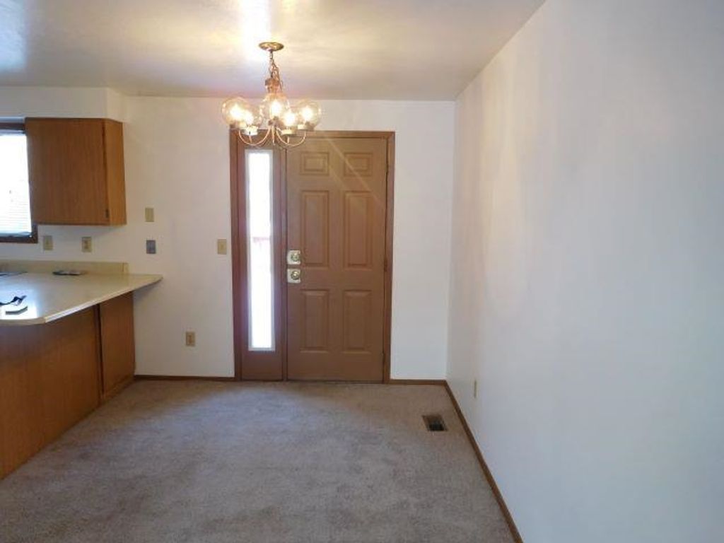 820 S Calvin Rd, Spokane Valley, WA 99037 photo 2