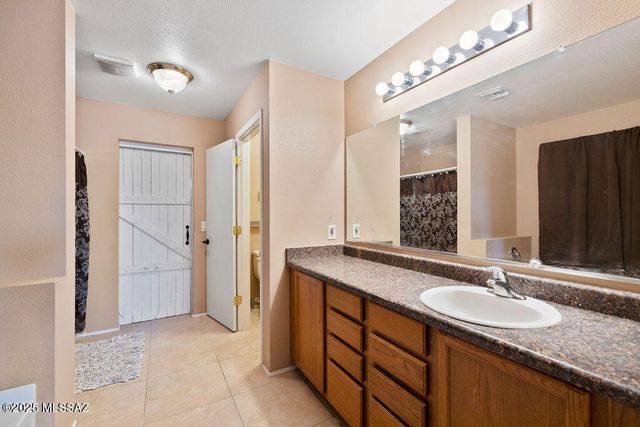 4021 E Lushfield Drive, Tucson, AZ 85756