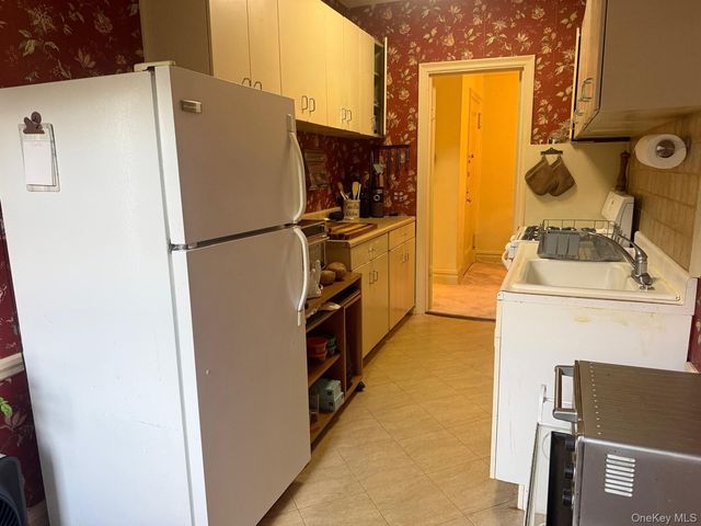 1 Meadow Drive 3-C, Woodmere, NY 11598