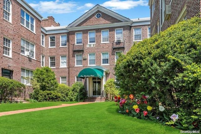 1 Meadow Drive 3-C, Woodmere, NY 11598