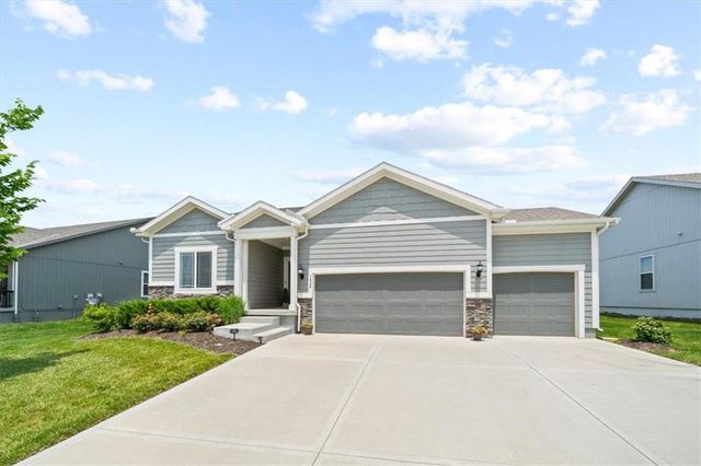 1536 SW Arbor Valley Drive, Lee's Summit, MO 64082