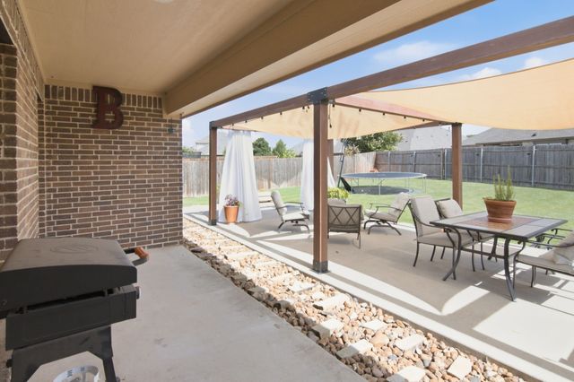 212 Spruce Valley Drive, Justin, TX 76247