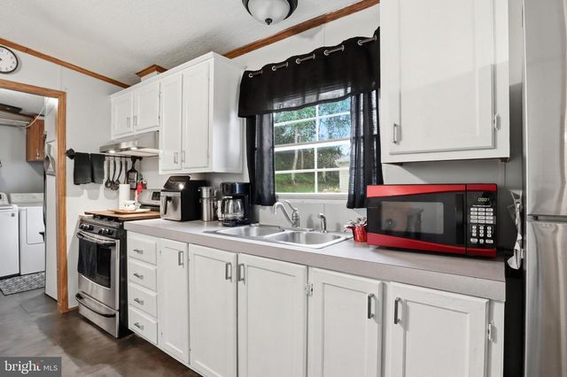 156 LINDA DR, New Oxford, PA 17350