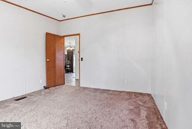 156 LINDA DR, New Oxford, PA 17350